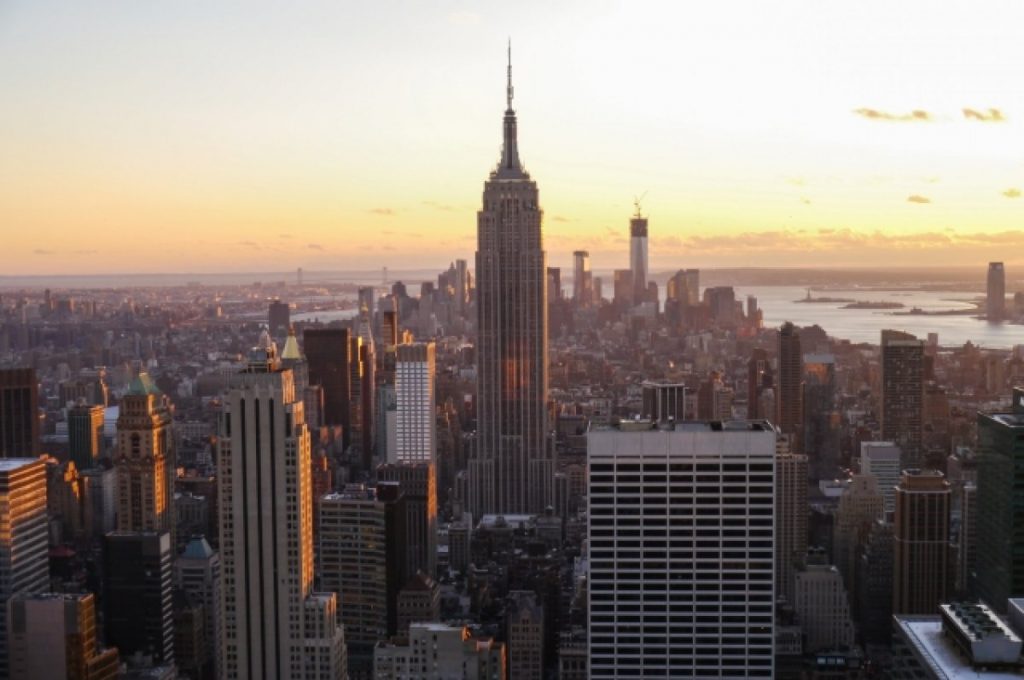 Нью-Йорк уходит под воду под тяжестью небоскрёбов