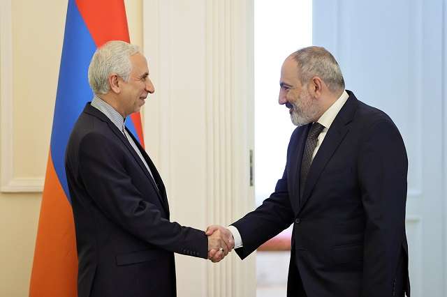 Премьер-министр Никол Пашинян и Аббас Бадахшан Зохури