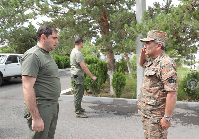 Сурен Папикян посетил воинскую часть N МО