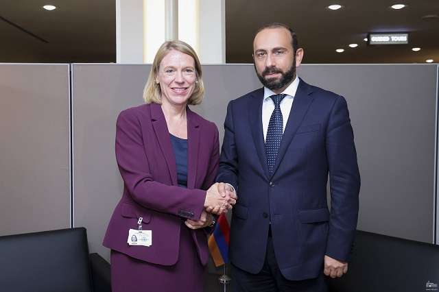 МИД Армении Арарата Мирзояна встретился с министром иностранных дел Королевства Норвегия Анникен Хюитфельдт