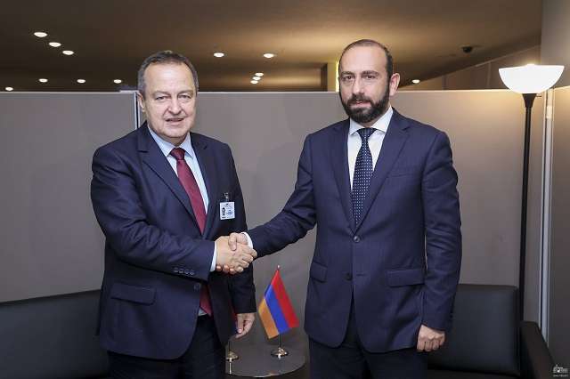 МИД Армении Арарат Мирзоян встретился с первым вице-премьером, МИД Сербии Ивицей Дачичем