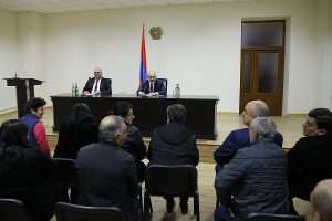 Премьер-министр провел встречу с родственниками вернувшихся на днях в Армению военнопленных